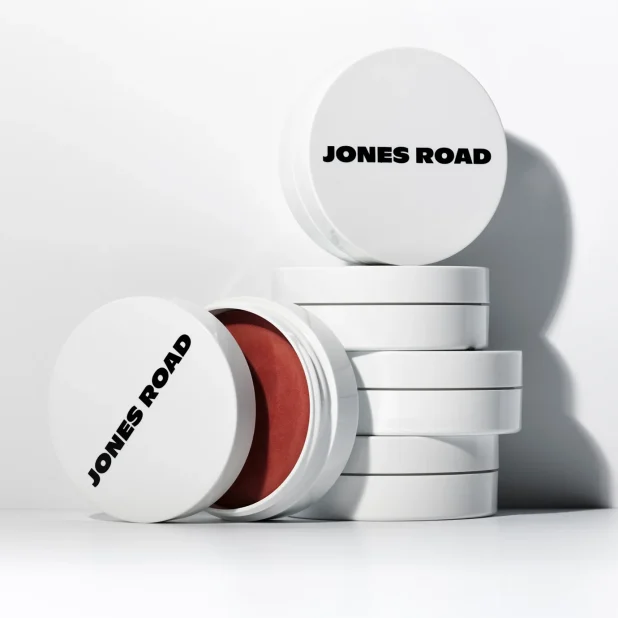 JonesRoad_Ourstory_Splitscreen_03_25c524ee-31d9-4499-a931-023e3e549011_800x960_crop_center@2x JonesRoad_Ourstory_Splitscreen_03_25c524ee-31d9-4499-a931-023e3e549011_800x960_crop_center@2x